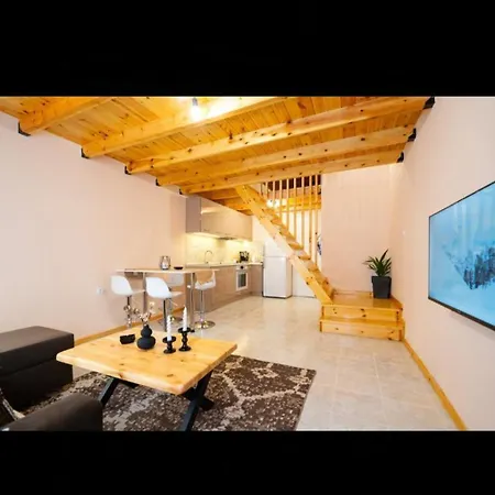 A F Small Maisonette *