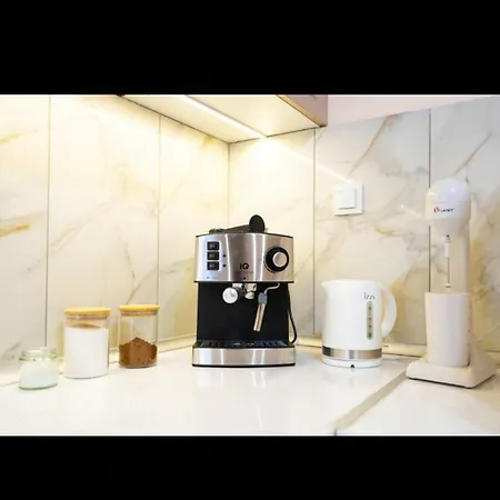 A F Small Maisonette Apartman *