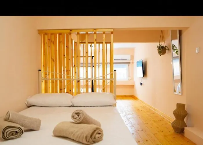A F Small Maisonette דירה