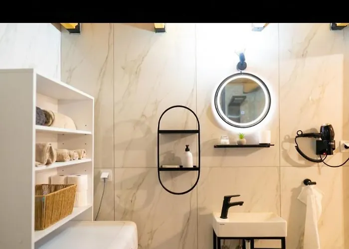A F Small Maisonette Dráma